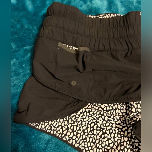 LIKE NEW LULULEMON Lululemon Surf Short II Black / Miss Mosaic Black - Picture 6 of 13